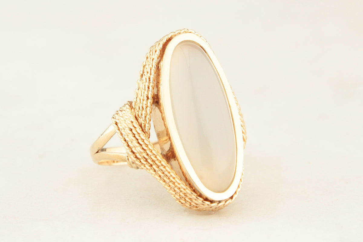 VINTAGE MID CENTURY c1960 CHALCEDONY RING 18ct GOLD