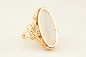 VINTAGE MID CENTURY c1960 CHALCEDONY RING 18ct GOLD