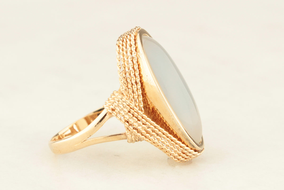 VINTAGE MID CENTURY c1960 CHALCEDONY RING 18ct GOLD