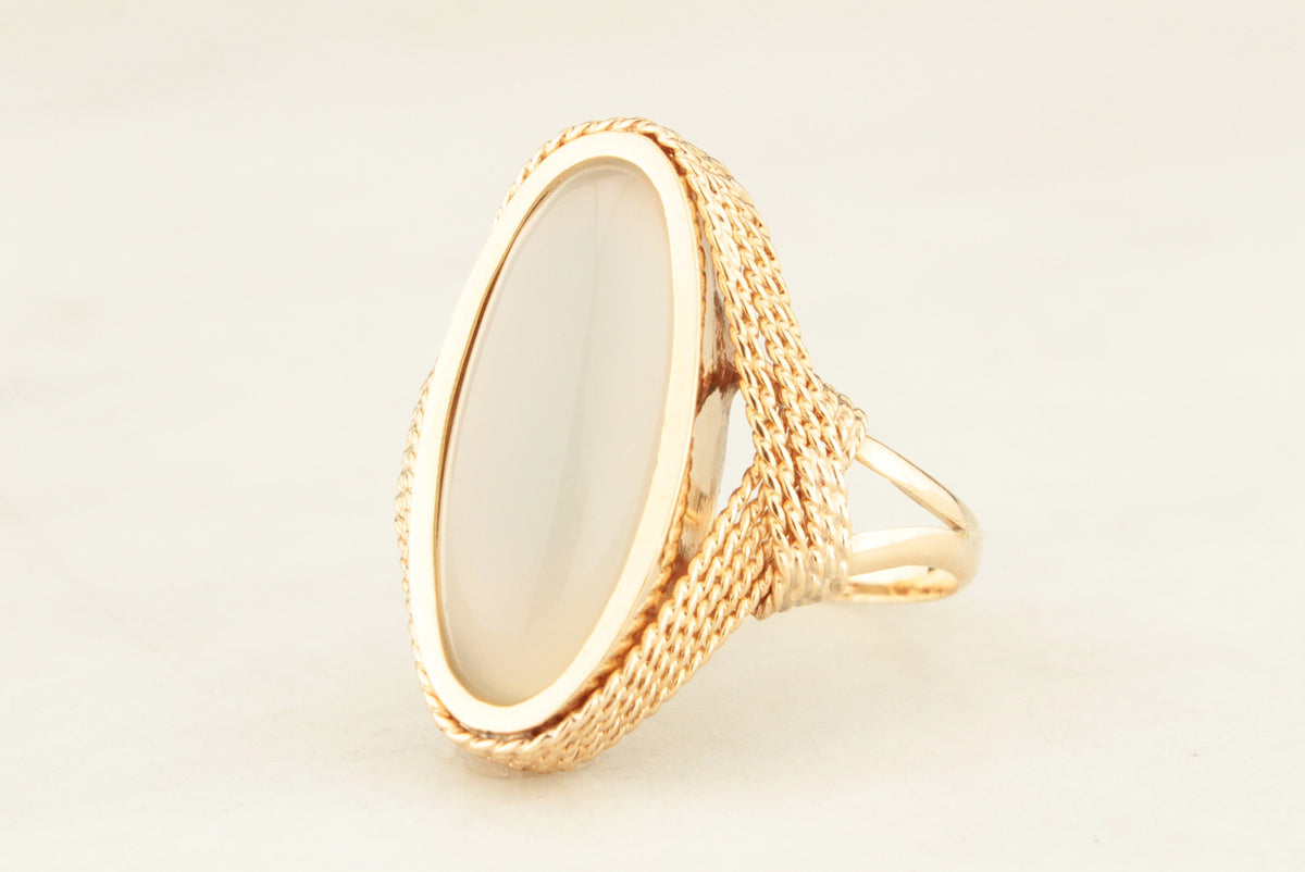 VINTAGE MID CENTURY c1960 CHALCEDONY RING 18ct GOLD
