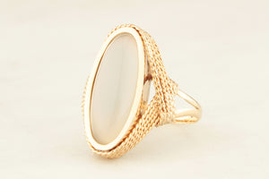 VINTAGE MID CENTURY c1960 CHALCEDONY RING 18ct GOLD