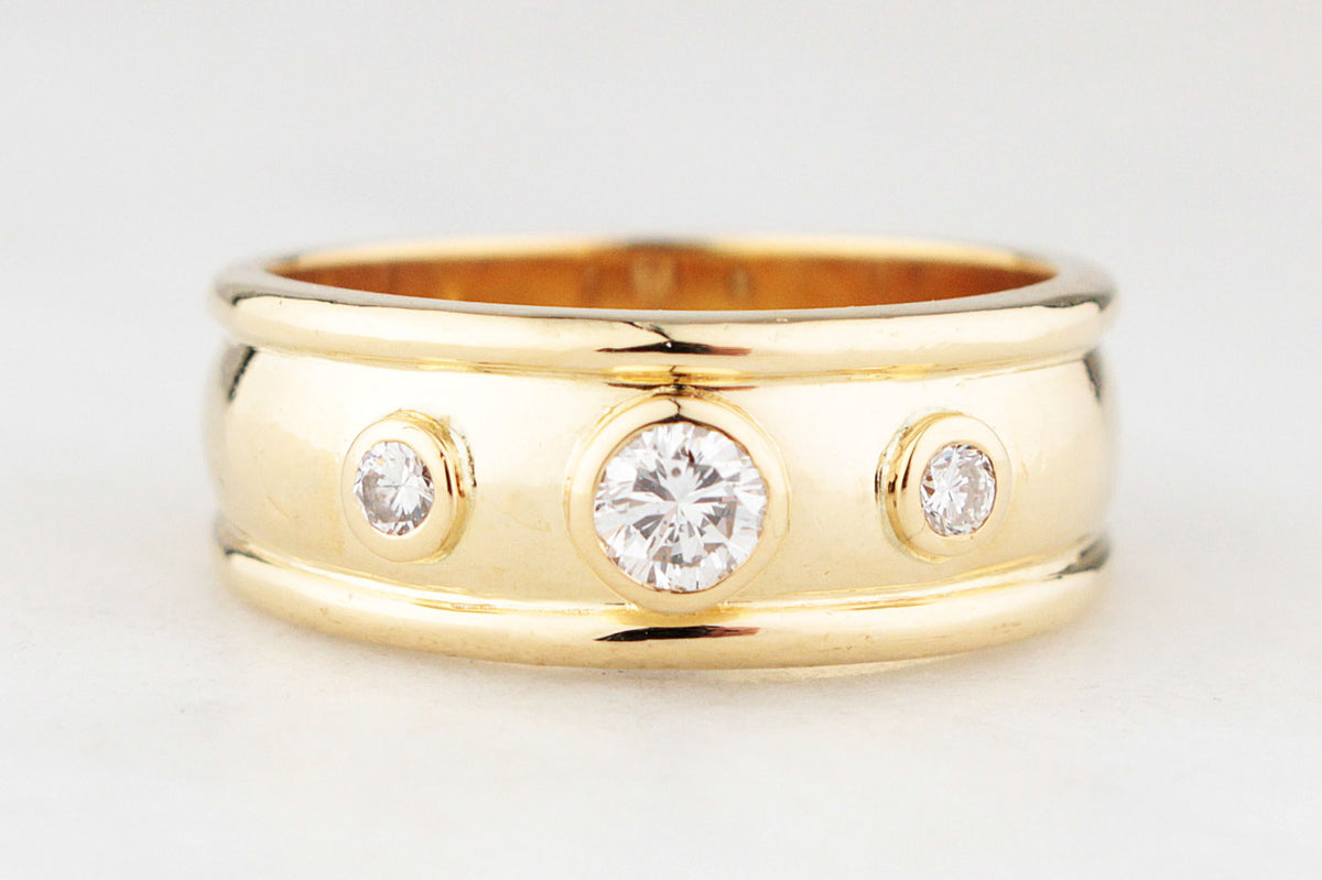 MODERN DIAMOND SET BAND RING 18ct GOLD