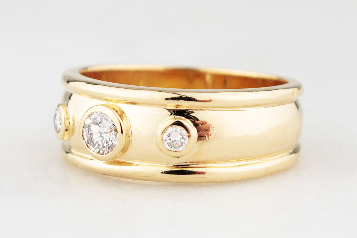 MODERN DIAMOND SET BAND RING 18ct GOLD