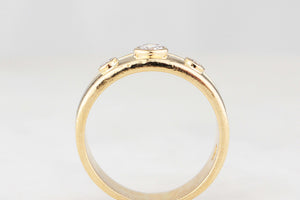 MODERN DIAMOND SET BAND RING 18ct GOLD