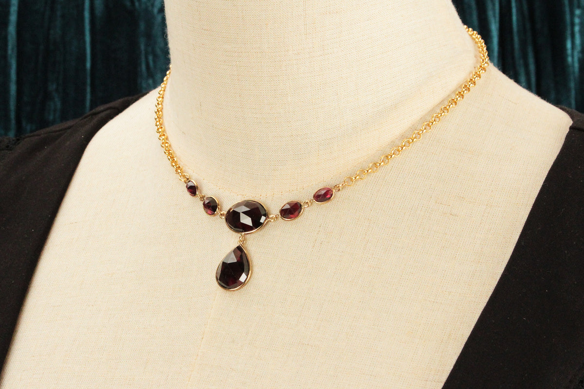 VINTAGE ESTATE GARNET NECKLACE 9ct GOLD