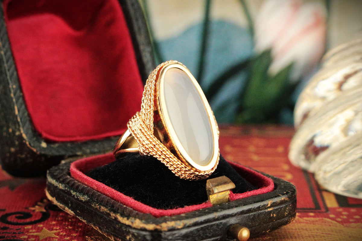 VINTAGE MID CENTURY c1960 CHALCEDONY RING 18ct GOLD