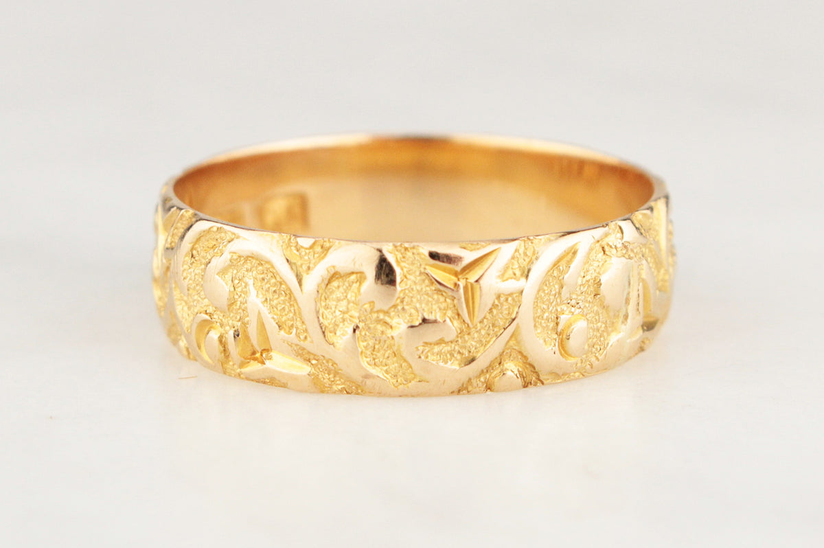ANTIQUE EDWARDIAN ETCHED 6.17mm BAND 18ct GOLD