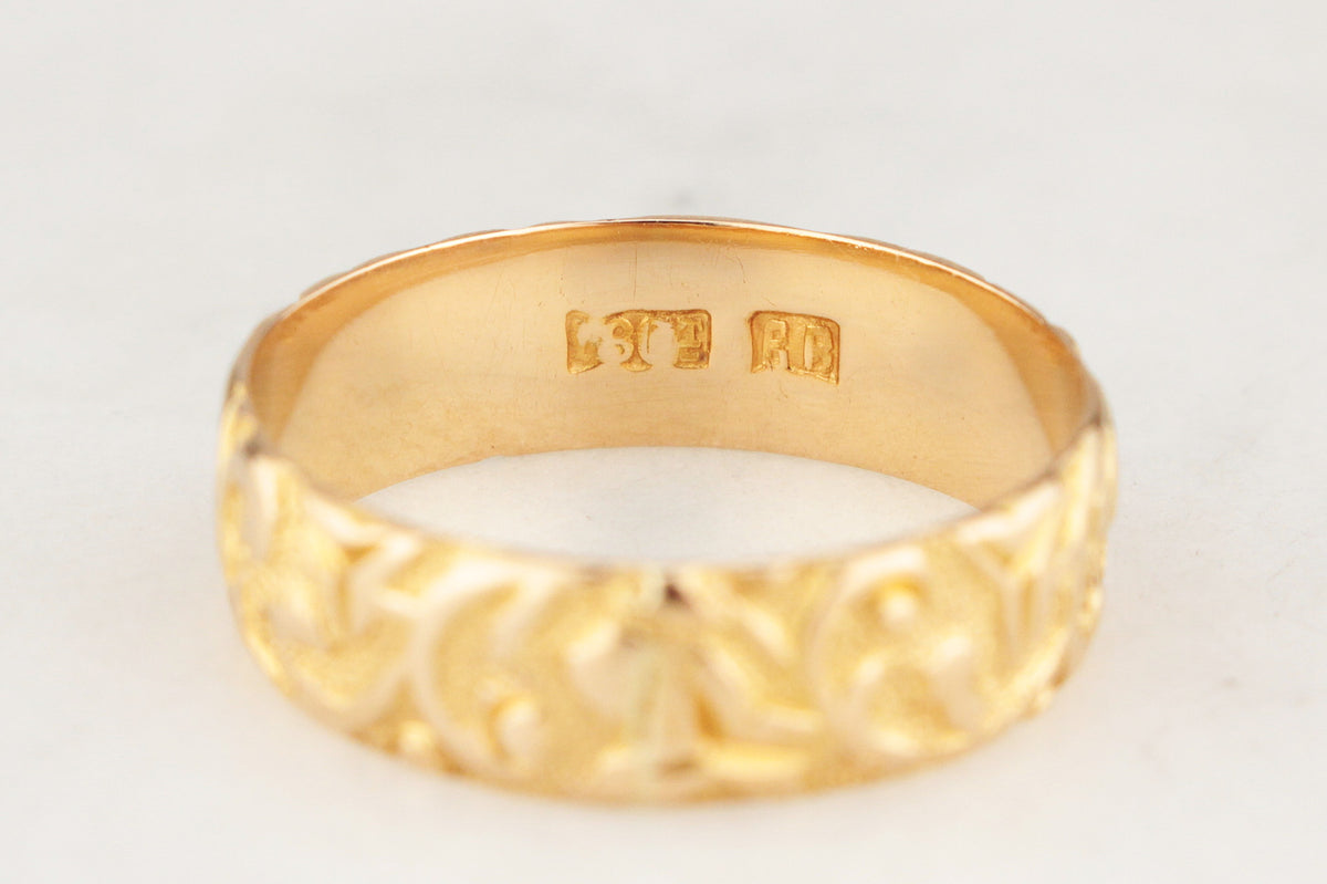 ANTIQUE EDWARDIAN ETCHED 6.17mm BAND 18ct GOLD