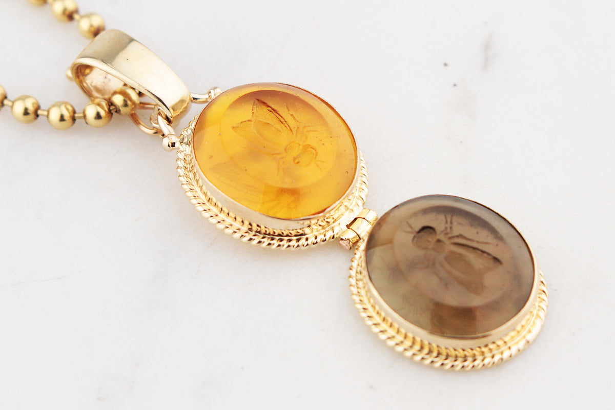 VINTAGE ITALIAN GLASS BEE INTAGLIO PENDANT 14ct GOLD