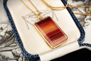 ANTIQUE AUSTRALIAN BANDED AGATE PENDANT 9ct GOLD