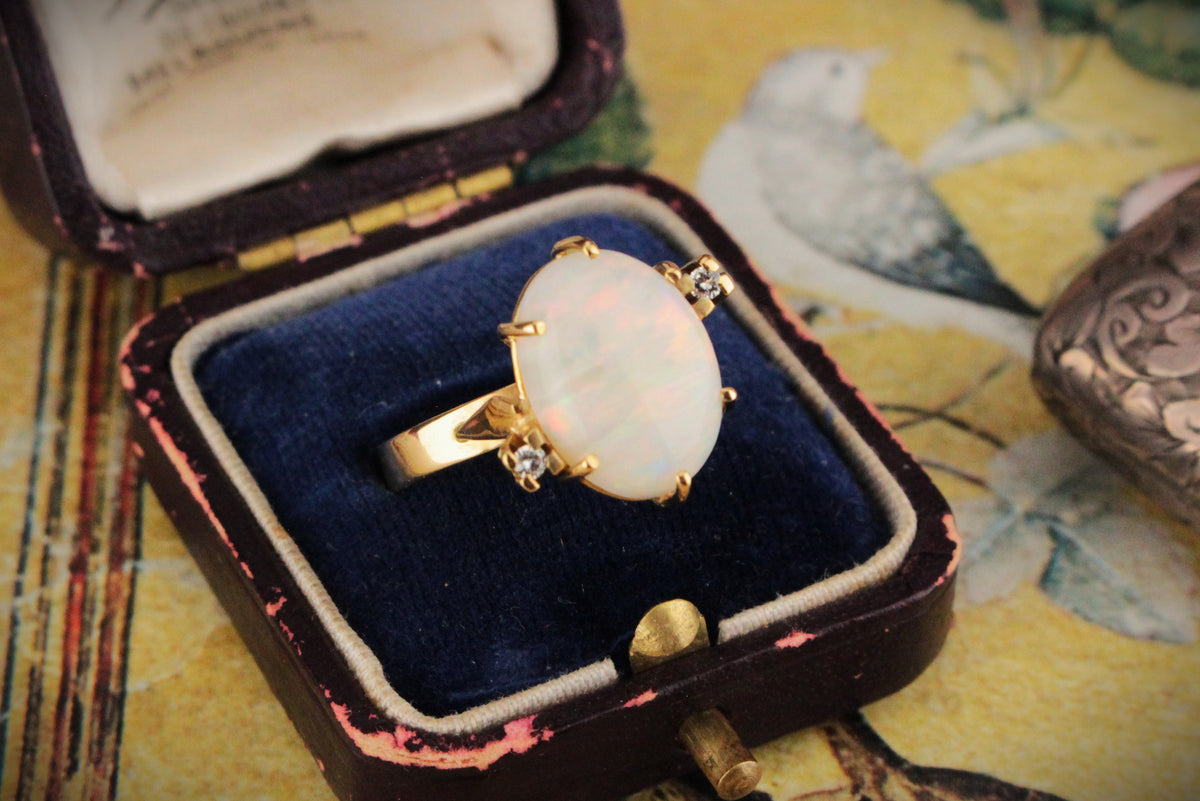 VINTAGE MID CENTURY SOLID OPAL & DIAMOND RING 18ct GOLD