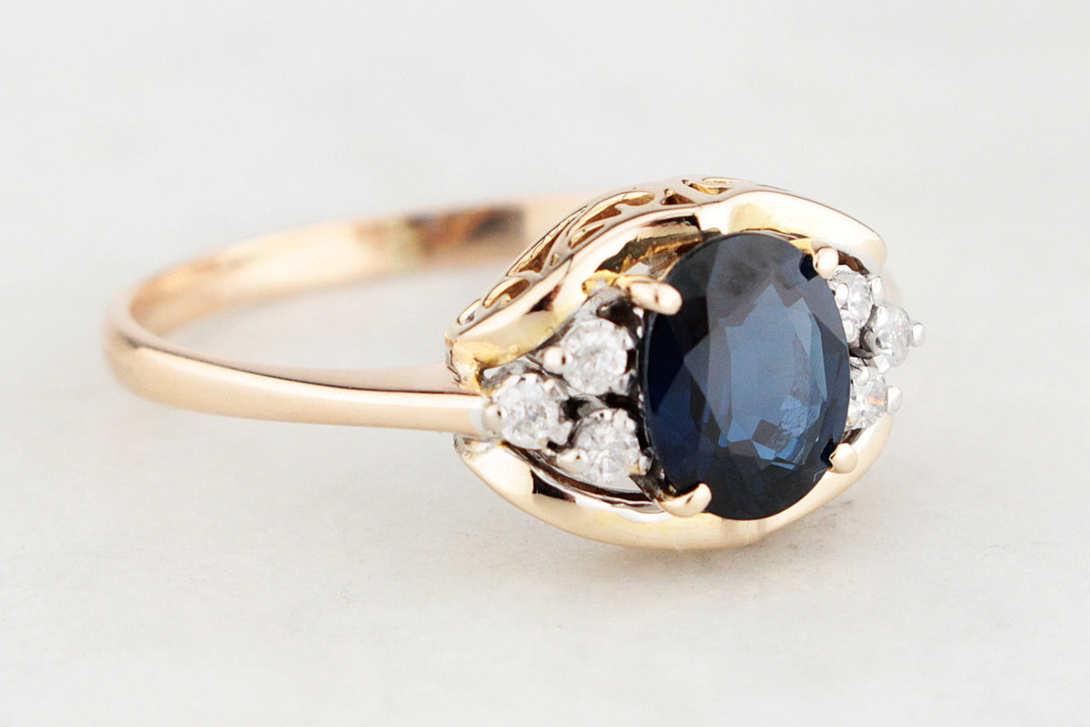 VINTAGE ESTATE SAPPHIRE & DIAMOND RING 18ct GOLD