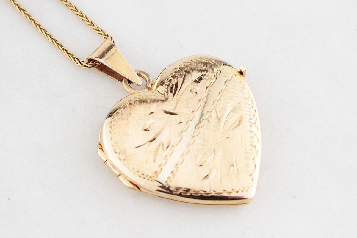 VINTAGE ETCHED HEART LOCKET 9ct GOLD