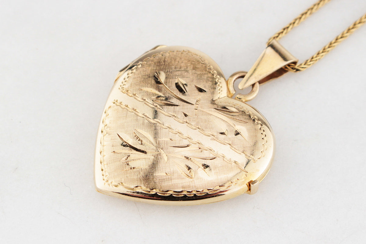 VINTAGE ETCHED HEART LOCKET 9ct GOLD