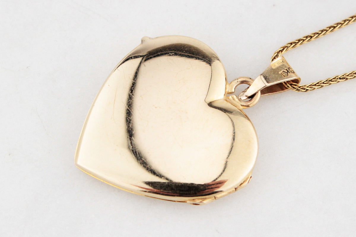 VINTAGE ETCHED HEART LOCKET 9ct GOLD