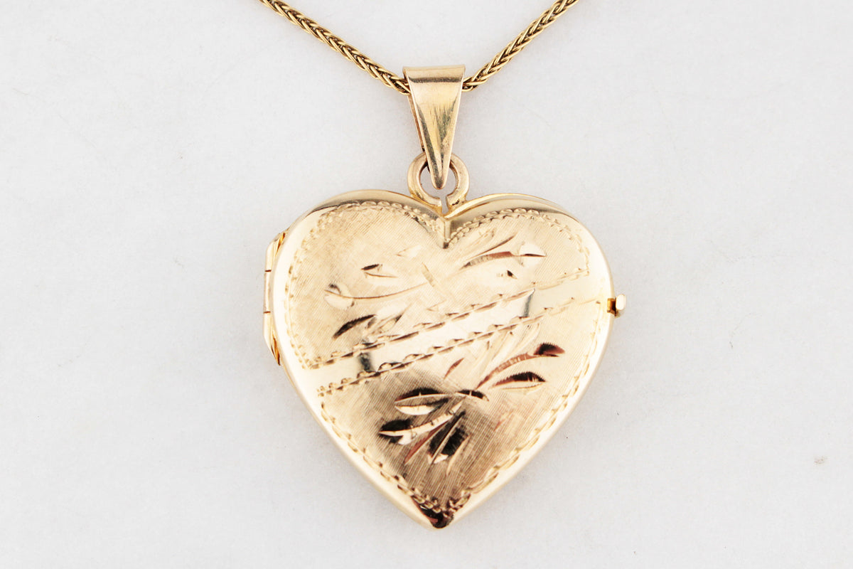 VINTAGE ETCHED HEART LOCKET 9ct GOLD