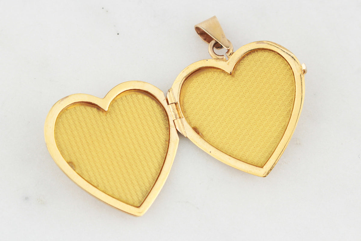 VINTAGE ETCHED HEART LOCKET 9ct GOLD