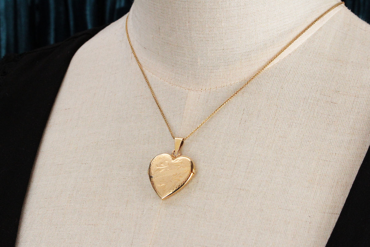 VINTAGE ETCHED HEART LOCKET 9ct GOLD