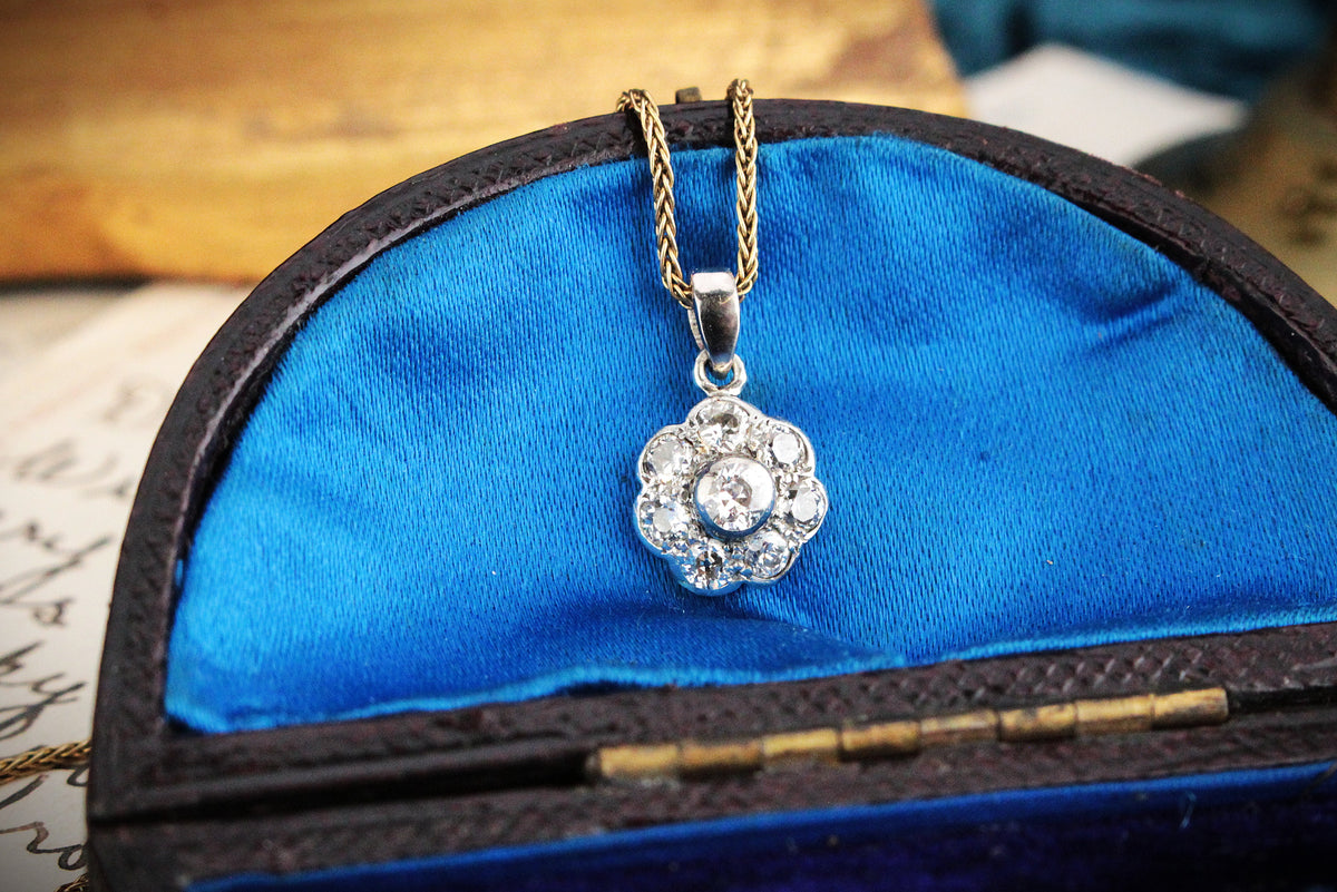 ANTIQUE DIAMOND DAISY PENDANT 18ct WHITE GOLD