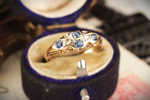 ANTIQUE EDWARDIAN 1907 CEYLON SAPPHIRE & DIAMOND RING 18ct YELLOW GOLD