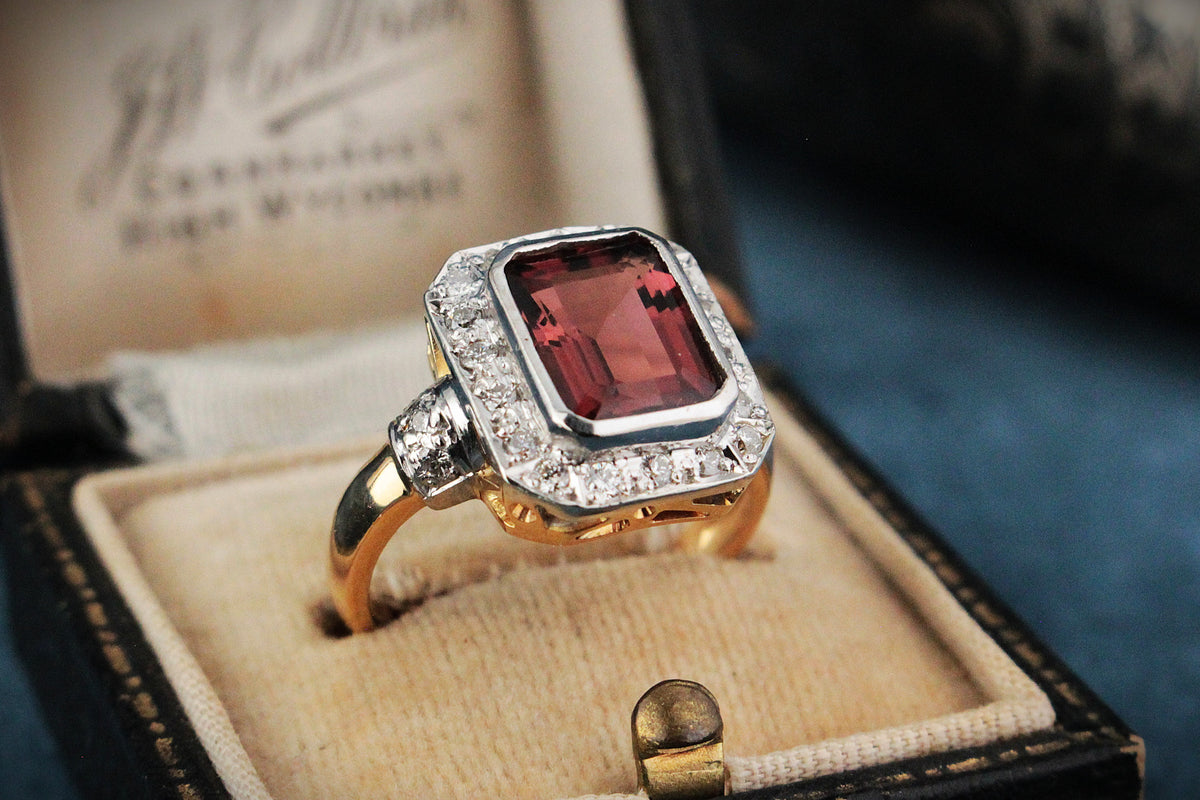 VINTAGE TOURMALINE & DIAMOND HALO RING 18ct GOLD
