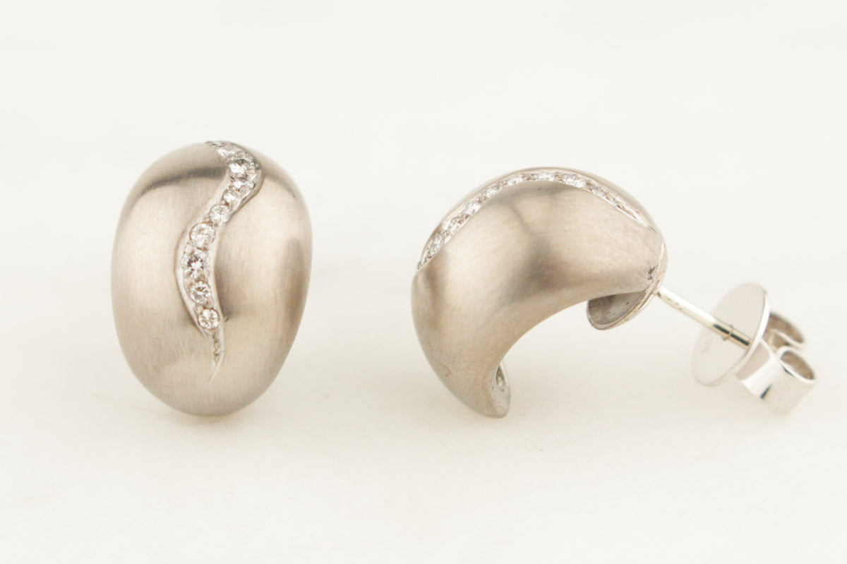 VINTAGE DOME DIAMOND EARRINGS 18ct WHITE GOLD