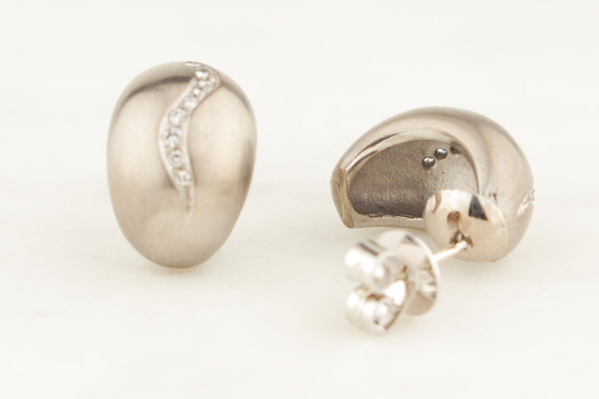 VINTAGE DOME DIAMOND EARRINGS 18ct WHITE GOLD