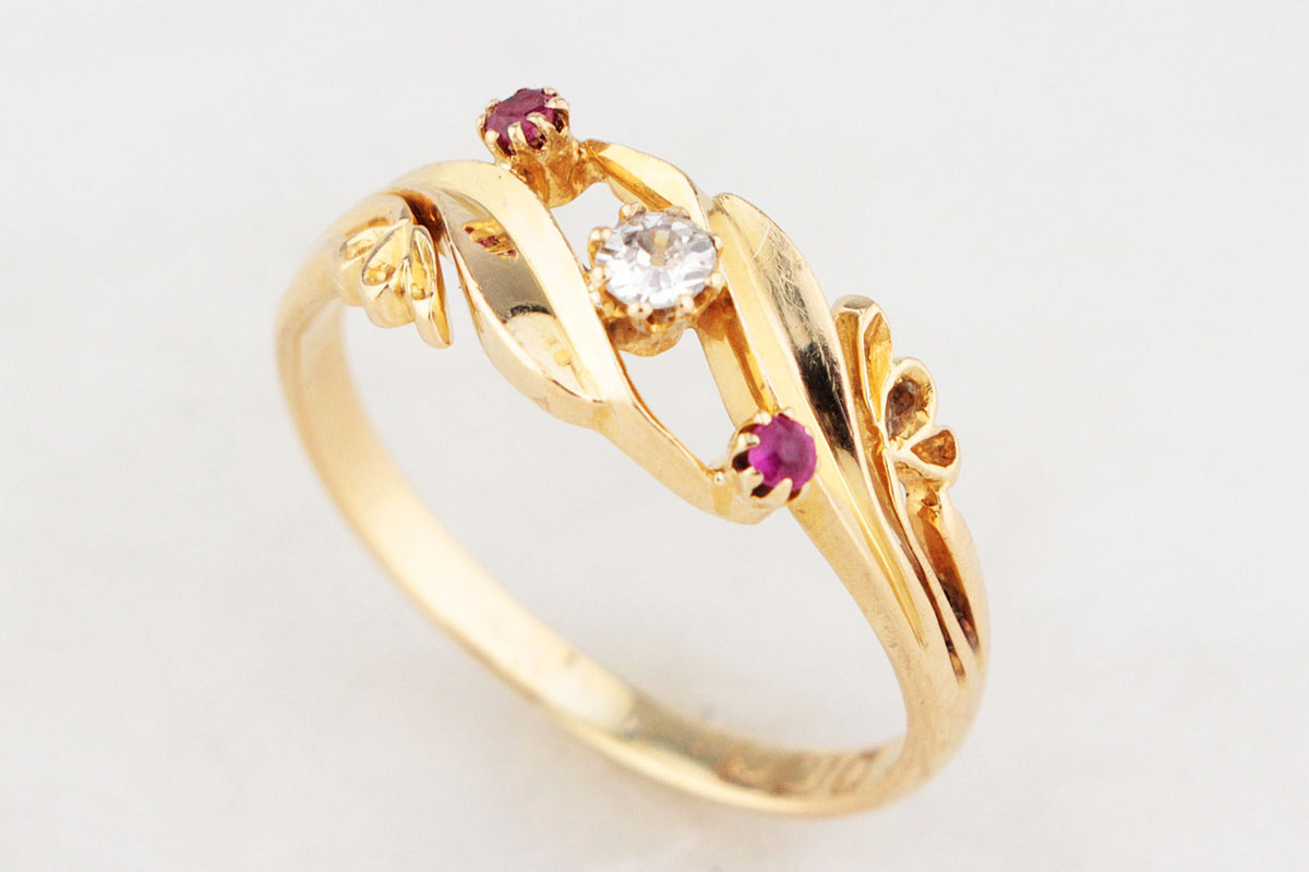 ANTIQUE ART NOUVEAU RUBY & DIAMOND RING 18ct GOLD