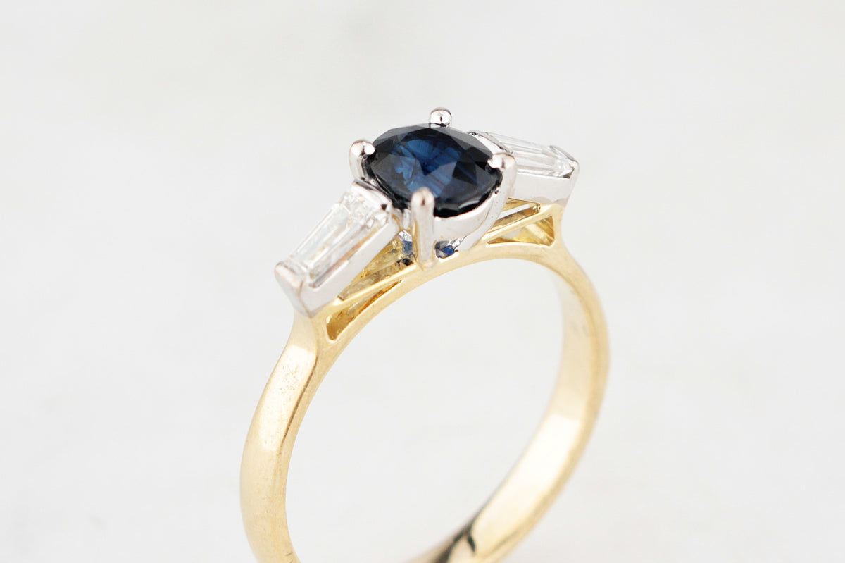 VINTAGE ESTATE SAPPHIRE & DIAMOND RING 18ct GOLD