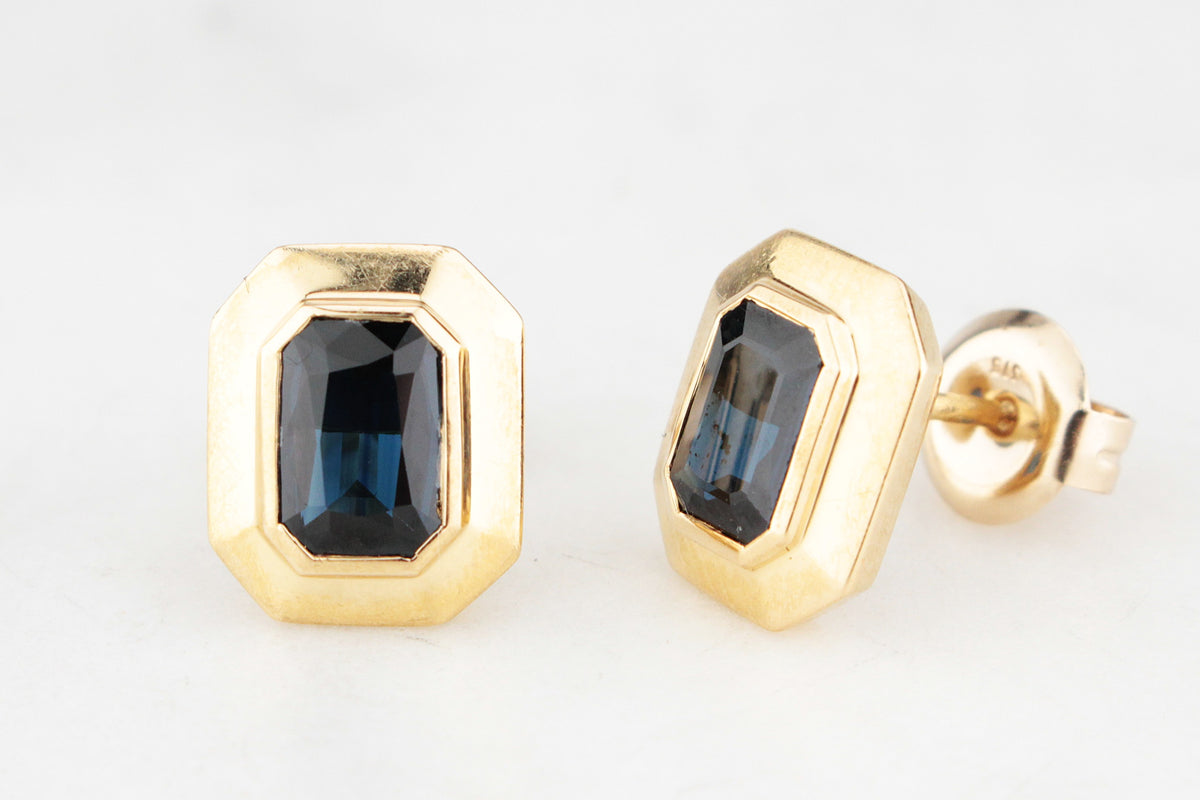 VINTAGE ESTATE 3.80ct SAPPHIRE STUD EARRINGS 18ct GOLD