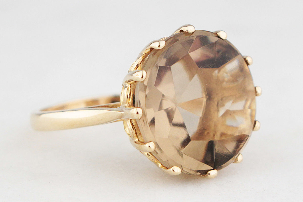 MID-CENTURY 1967 BUFF-CUT SMOKY QUARTZ RING 9ct GOLD