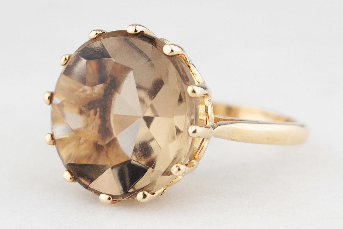 MID-CENTURY 1967 BUFF-CUT SMOKY QUARTZ RING 9ct GOLD
