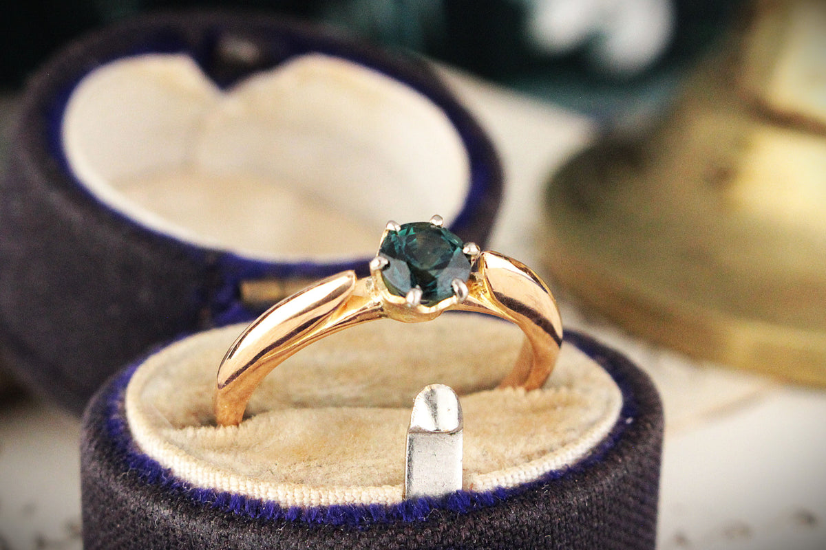 ANTIQUE .58ct SAPPHIRE SOLITAIRE RING 18ct GOLD