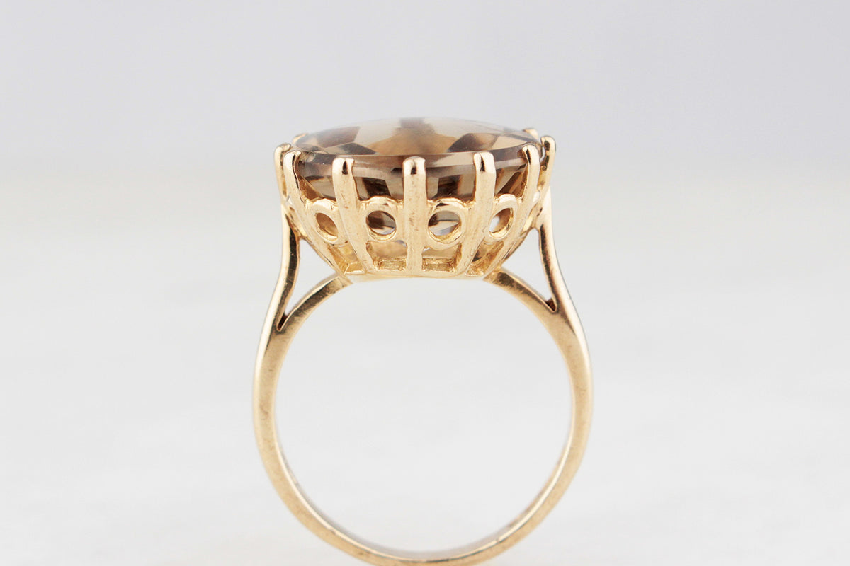 MID-CENTURY 1967 BUFF-CUT SMOKY QUARTZ RING 9ct GOLD