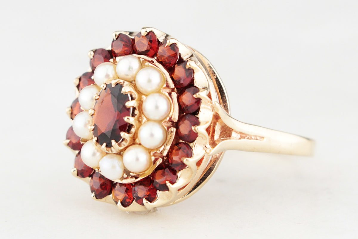 VINTAGE MID-CENTURY GARNET &amp; PEARL RING 9ct GOLD