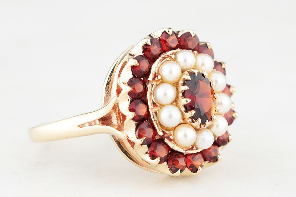 VINTAGE MID-CENTURY GARNET &amp; PEARL RING 9ct GOLD