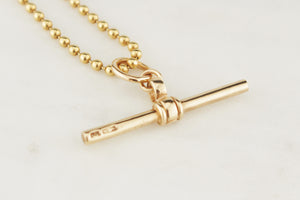 ANTIQUE FOB T BAR PENDANT ON 9ct YELLOW GOLD