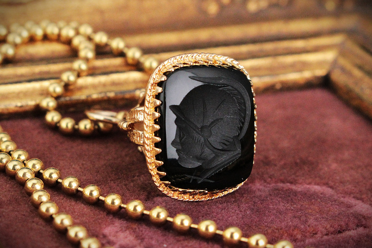 VINTAGE ONYX INTAGLIO FOB PENDANT 14ct GOLD