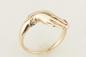 ANTIQUE EDWARDIAN c1915-20 RUBY & DIAMOND HAND RING 9ct YELLOW GOLD