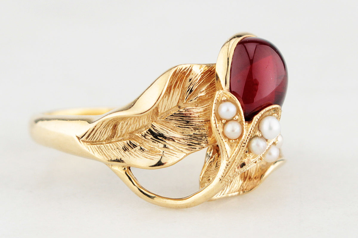 VINTAGE c1930 GARNET &amp; SEED PEARL RING 18ct GOLD