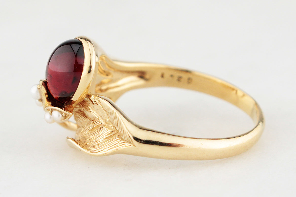 VINTAGE c1930 GARNET &amp; SEED PEARL RING 18ct GOLD