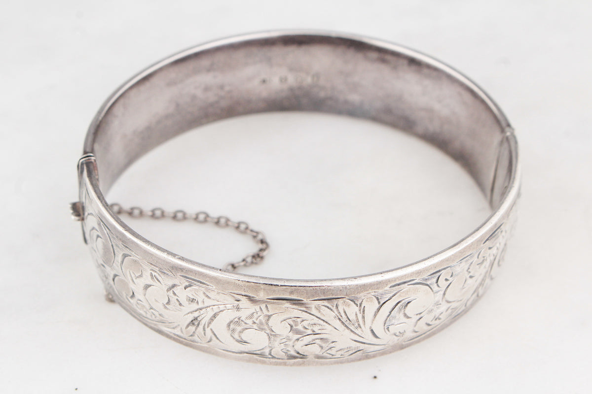 VINTAGE CHARLES HORNER ETHCED STERLING SILVER BANGLE