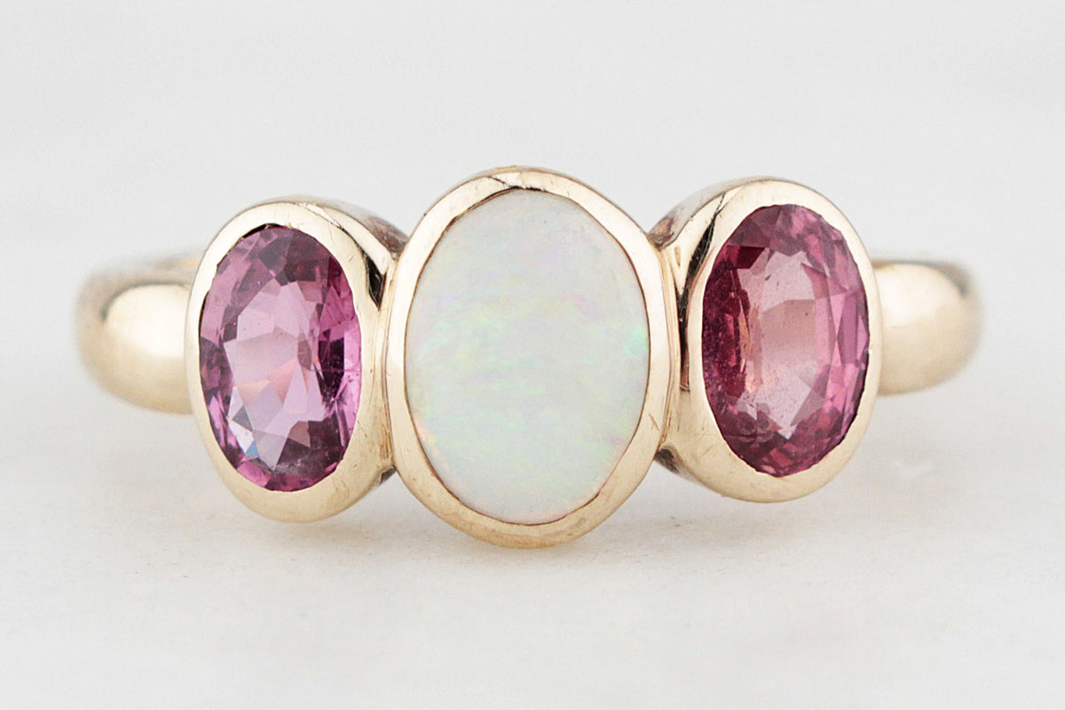 VINTAGE 1995 SOLID OPAL & SPINEL RING 9ct GOLD