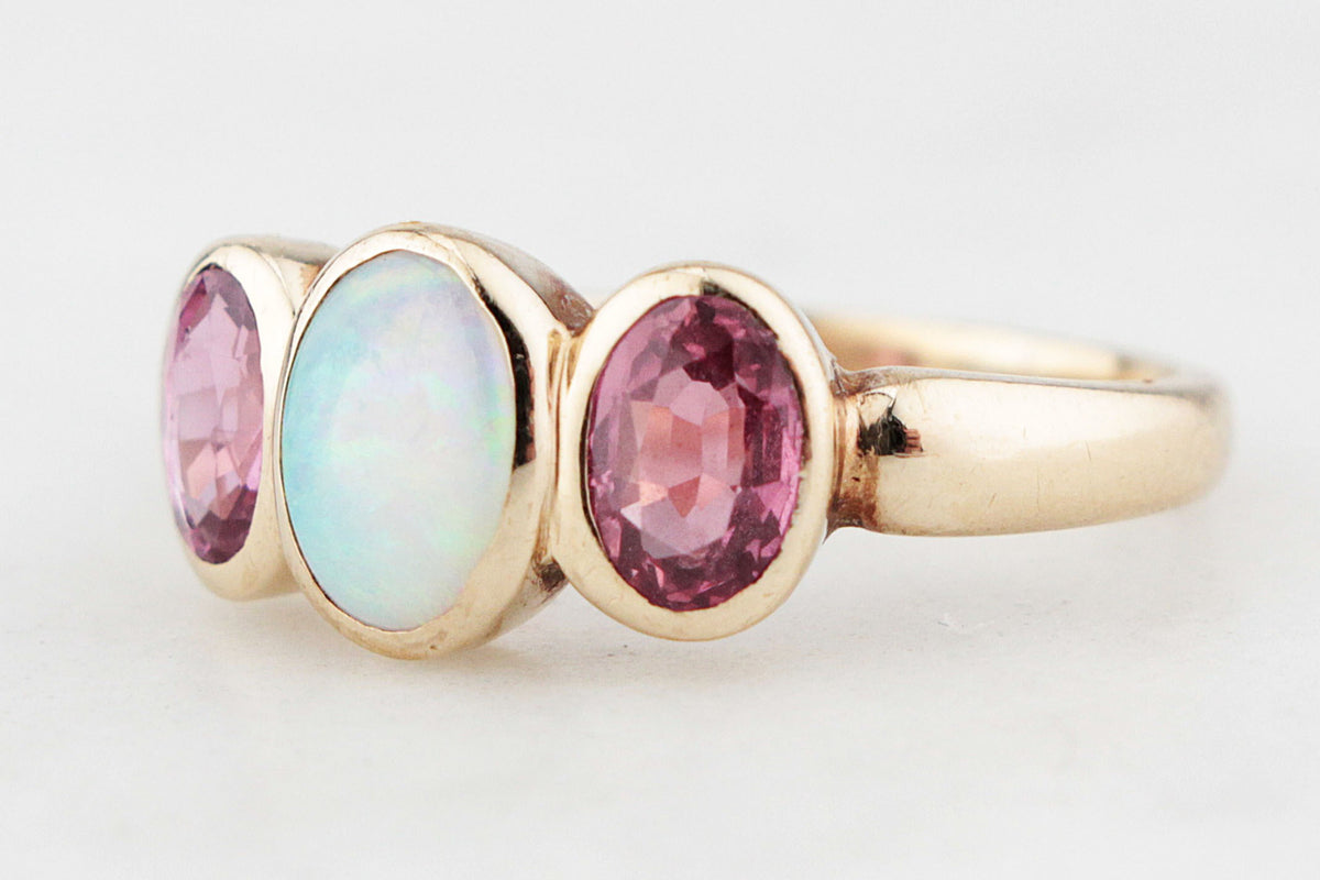 VINTAGE 1995 SOLID OPAL & SPINEL RING 9ct GOLD