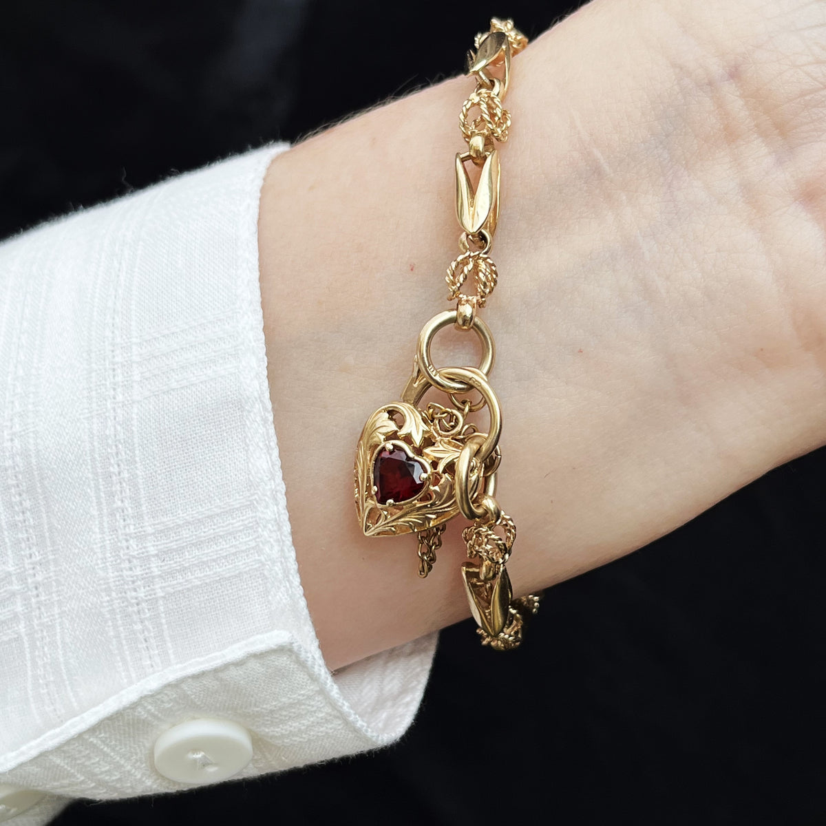 ANTIQUE EDWARDIAN GARNET ‘WHEAT &amp; BARLEY’ LINK BRACELET 9ct GOLD