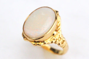 VINTAGE ESTATE c1950 SOLID WHITE OPAL RING 18ct YELLOW GOLD