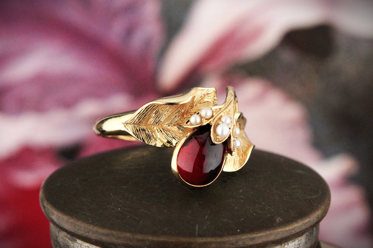 VINTAGE c1930 GARNET &amp; SEED PEARL RING 18ct GOLD