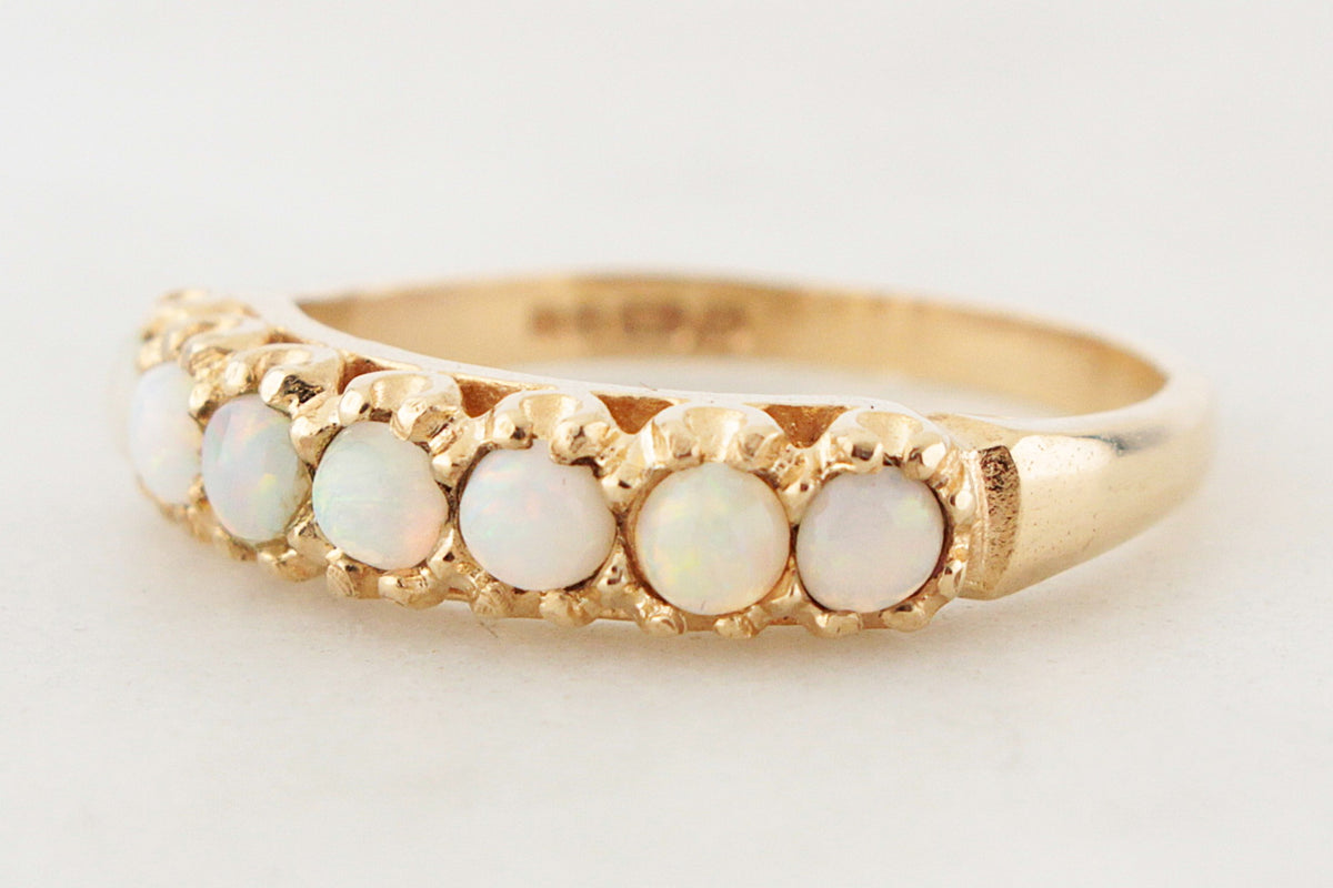 RETRO 1980 SOLID OPAL RING 9ct GOLD