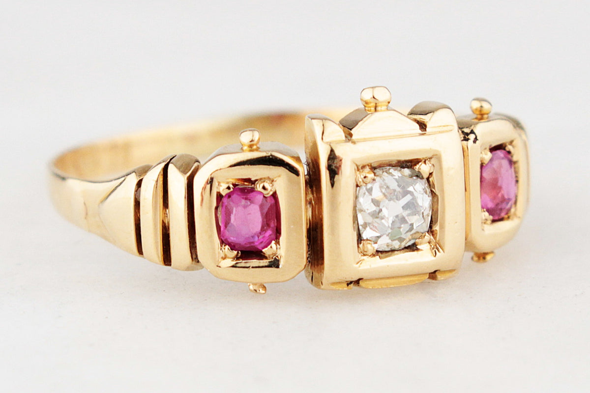 ANTIQUE 1918 DIAMOND AND RUBY TRILOGY RING 18ct GOLD