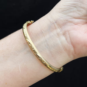 VINTAGE ETCHED HINGED BANGLE 9ct GOLD